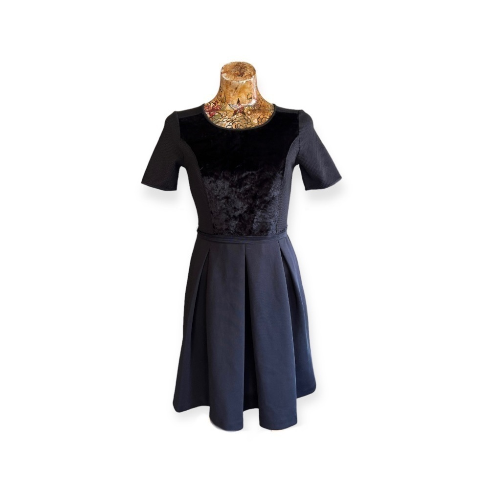 Elie Tahari dress short sleeve small black party cocktail